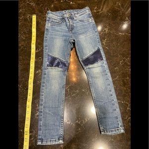 Girl H&M’s Skinny Jeans